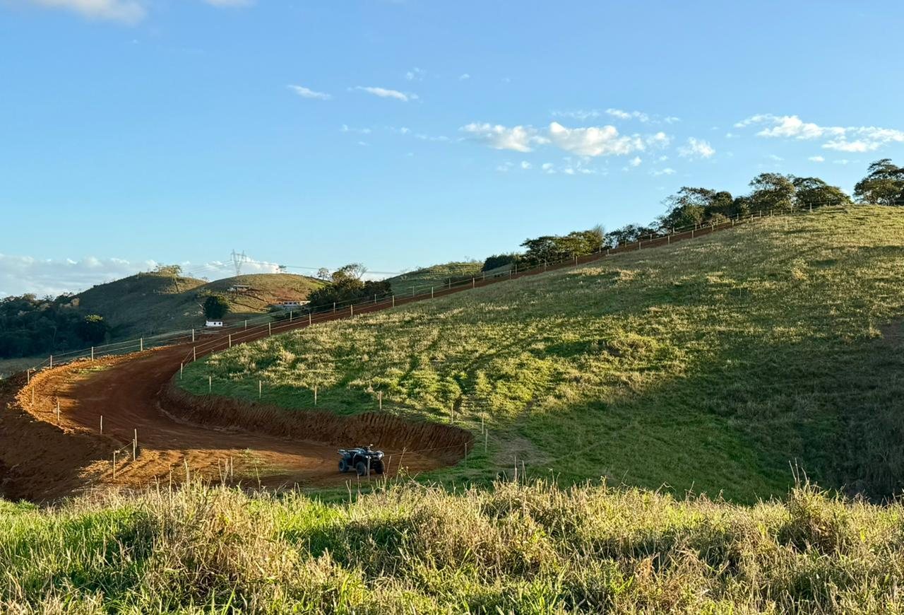 Vistoria da via de acesso em construção